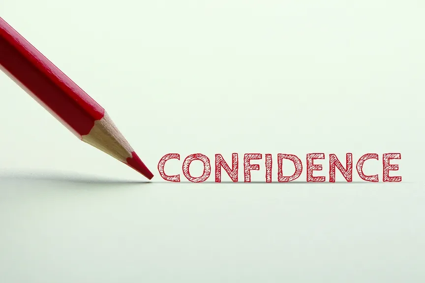 赤鉛筆で書かれた「CONFIDENCE」の文字